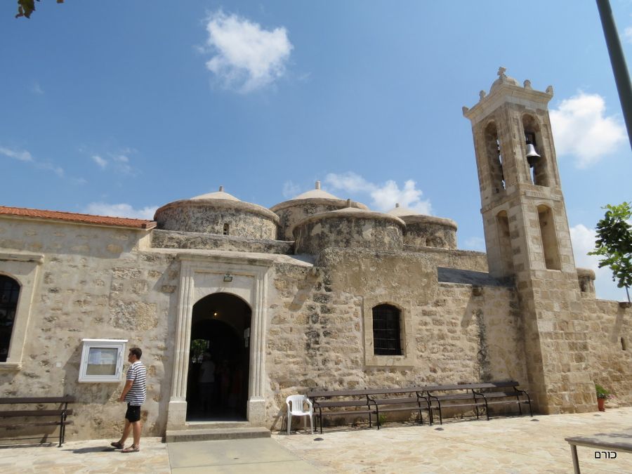 טיול לכנסיה העתיקה ב Plateia Agias Paraskeuis
